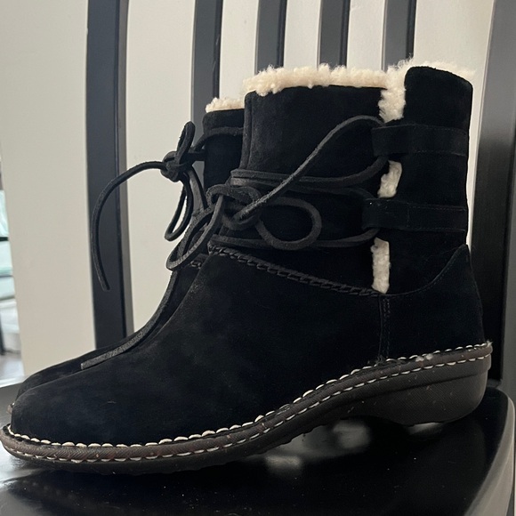 UGG Australia Black Shearling-Lined lace up Ankle Boots Sz 8 - Picture 2 of 10